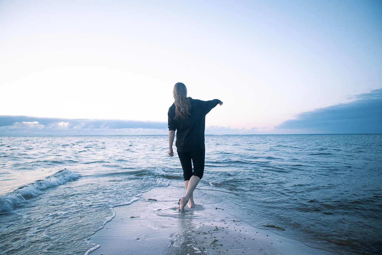 sea, ocean, girl, model, distance, lonely, freedom, nature, lightness, figure