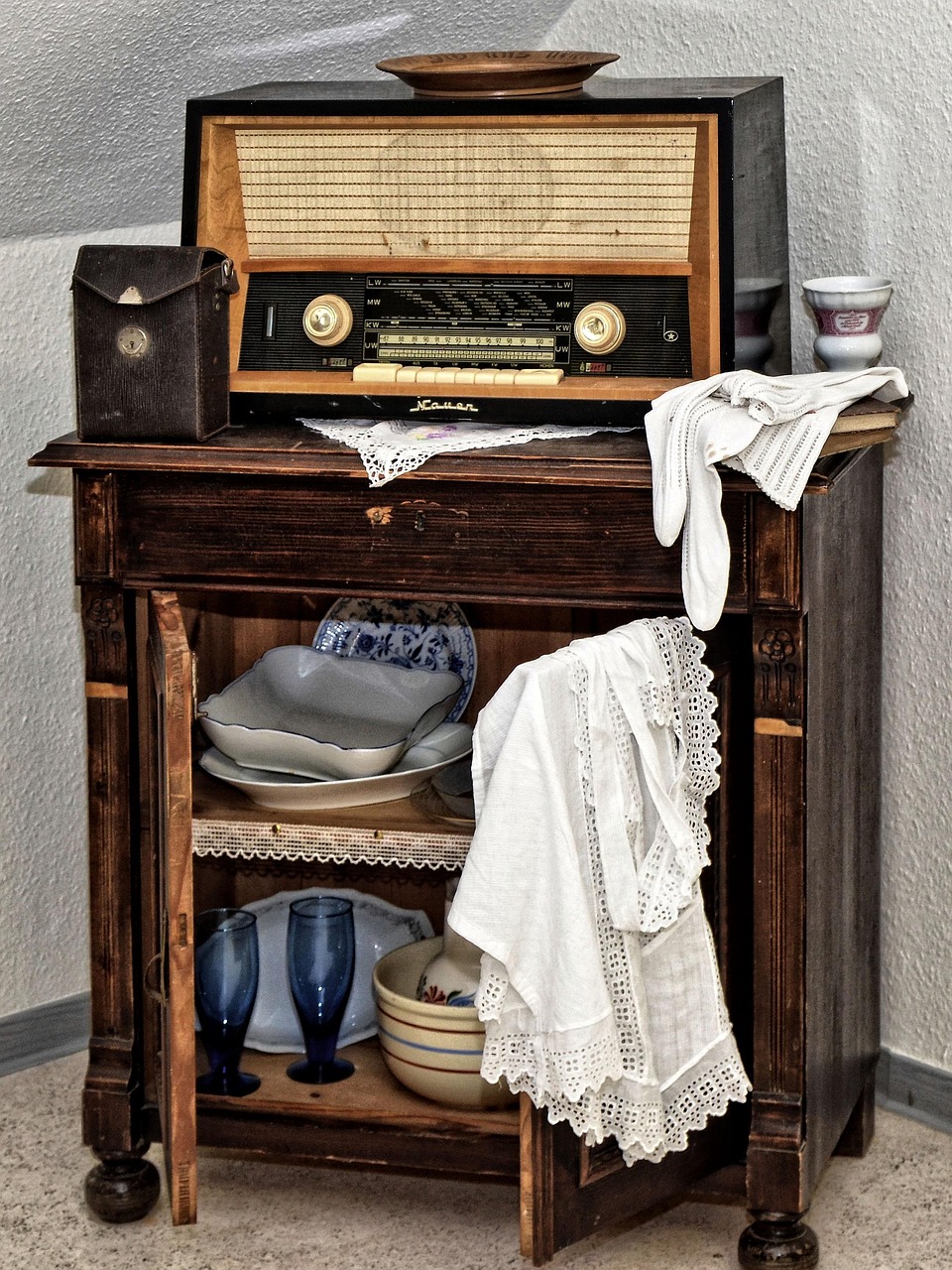 radio, vertiko, old, historical, exactly, old furniture, nostalgic, nostalgia, radio, old furniture, old furniture, old furniture, old furniture, old furniture