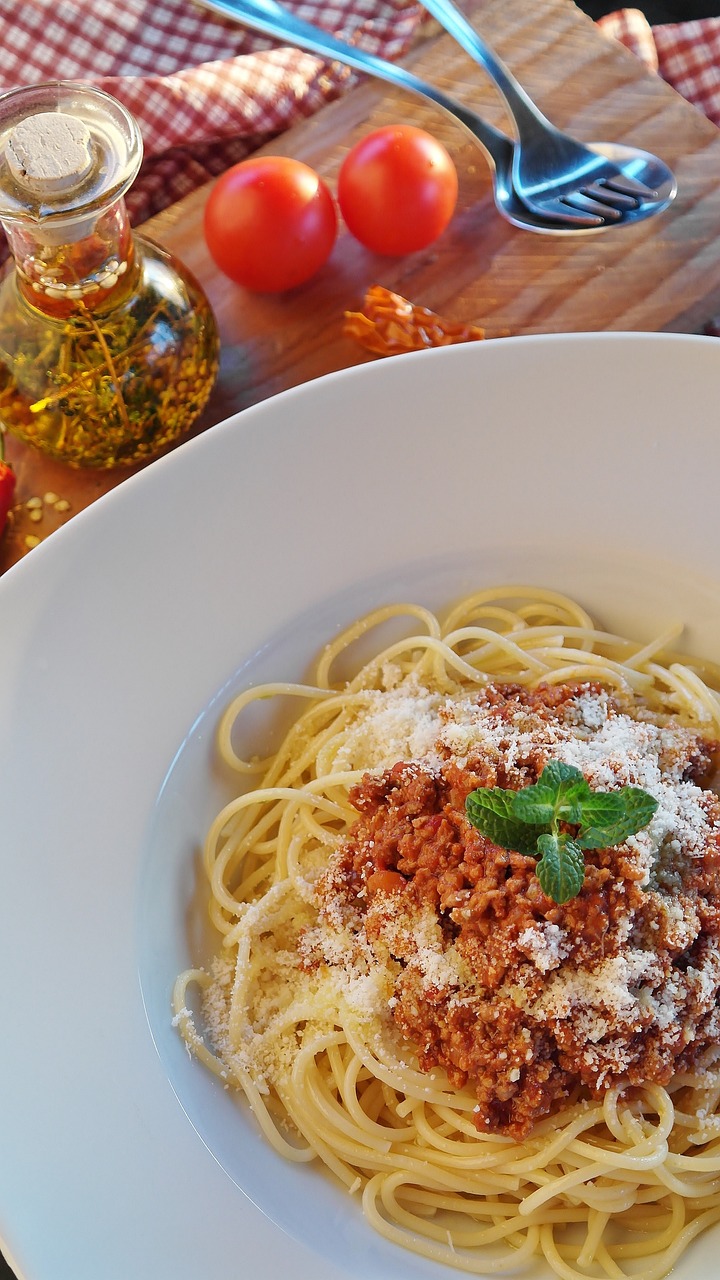 spaghetti, noodles, bolognese, meat sauce, minced meat, flesh, food, italian, pasta, italy, cook, fresh, carbohydrates, parmesan cheese, sauce, spicy, tomato, nourishment, meal, kitchen, tomatoes, onions, garlic, hot peppers, spices, pasta sauce, spaghetti, spaghetti, spaghetti, spaghetti, spaghetti, bolognese, pasta, pasta, pasta, pasta